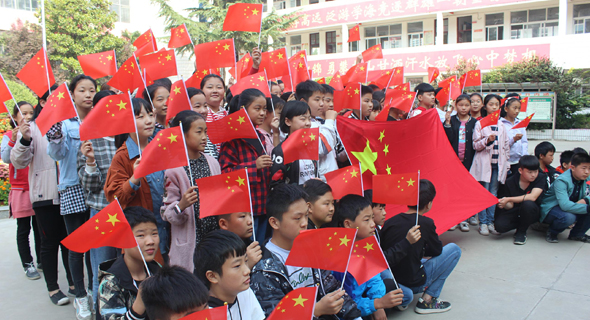 鄲城縣社會(huì)各界開展“中國紅慶國慶”慶?；顒?dòng)