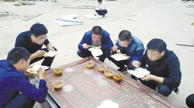 為了“創(chuàng)衛(wèi)”，他們蠻拼的