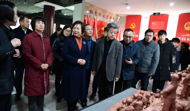 張振?！胺榛鹉甏扁x瓷泥塑藝術(shù)展在周口市文化中心展出